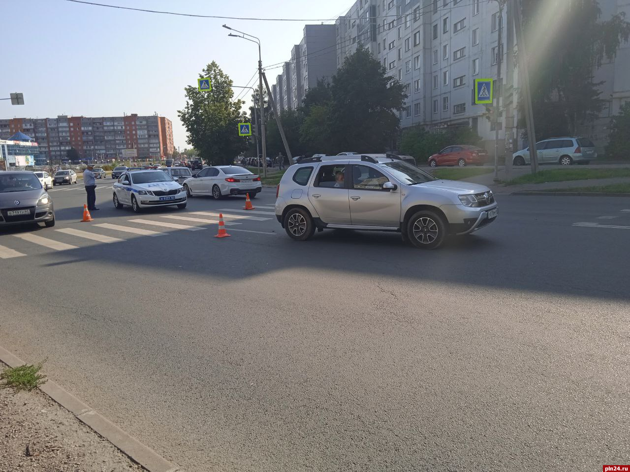 ДТП с участием пешехода произошло на улице Коммунальной в Пскове. ФОТО :  Псковская Лента Новостей / ПЛН