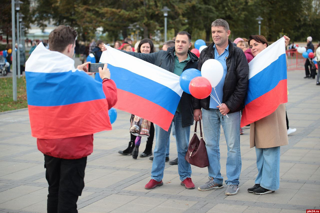 Концерт в честь итогов референдумов прошел в Пскове. ФОТО : Псковская Лента  Новостей / ПЛН