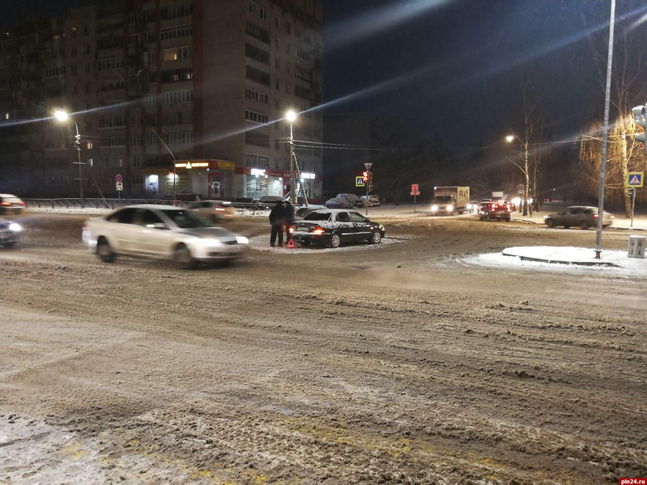 Два автомобиля столкнулись на Запсковье : Псковская Лента Новостей / ПЛН