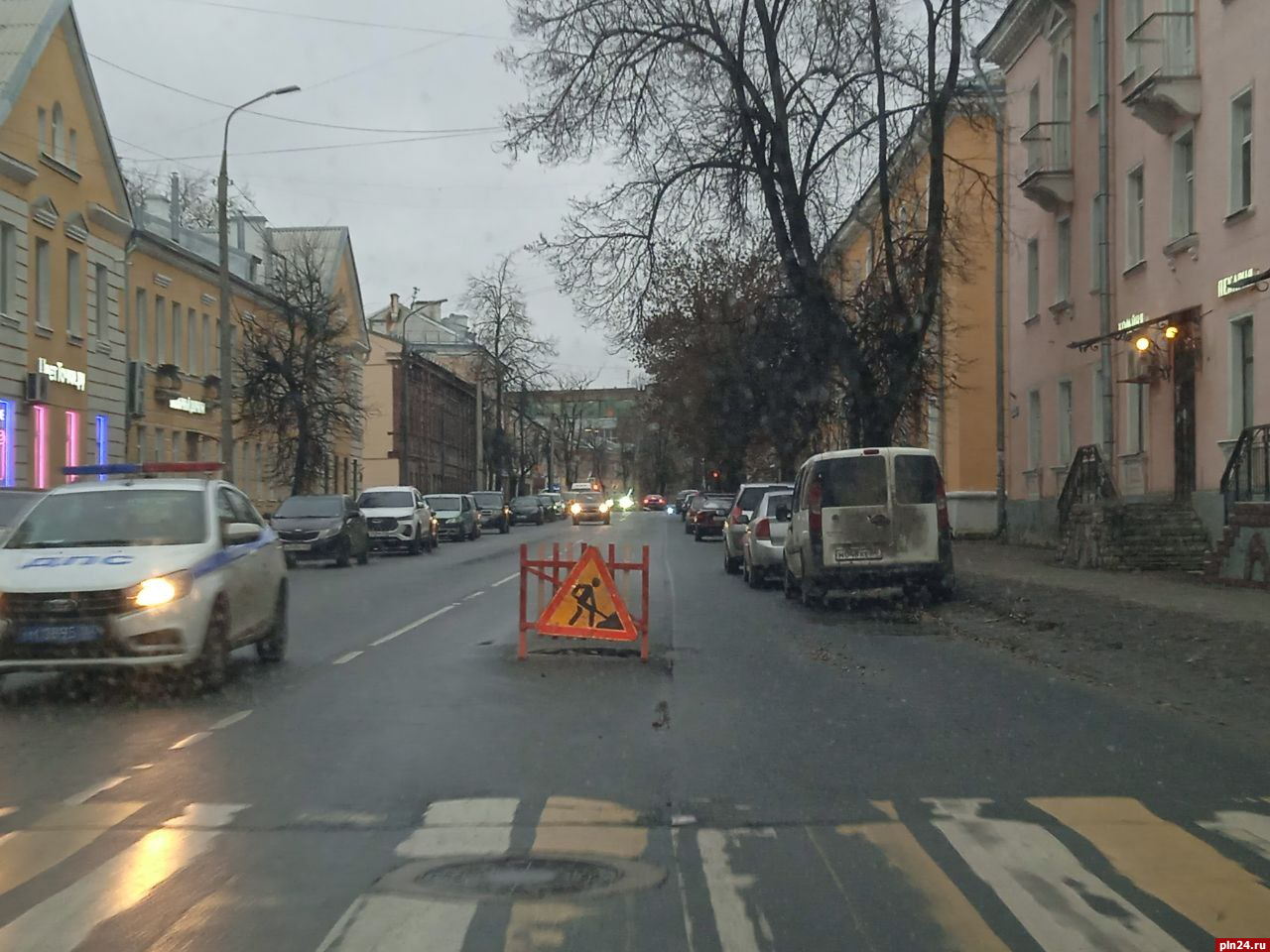 Знак «Дорожные работы» установили на улице Советской в Пскове : Псковская  Лента Новостей / ПЛН