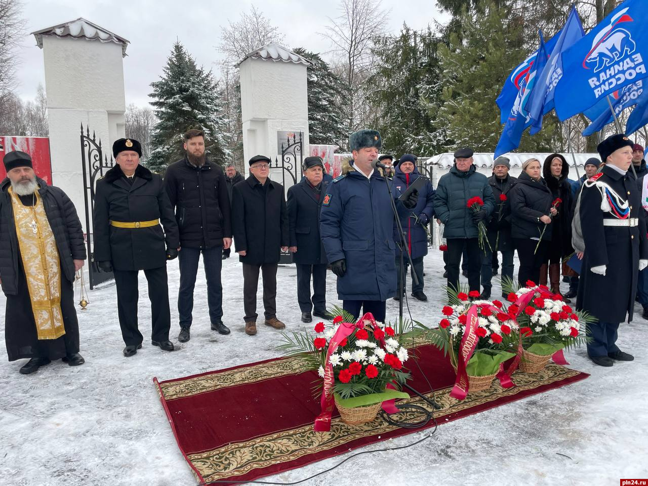 Торжественный митинг с возложением цветов к Вечному огню прошел в Великих  Луках : Псковская Лента Новостей / ПЛН