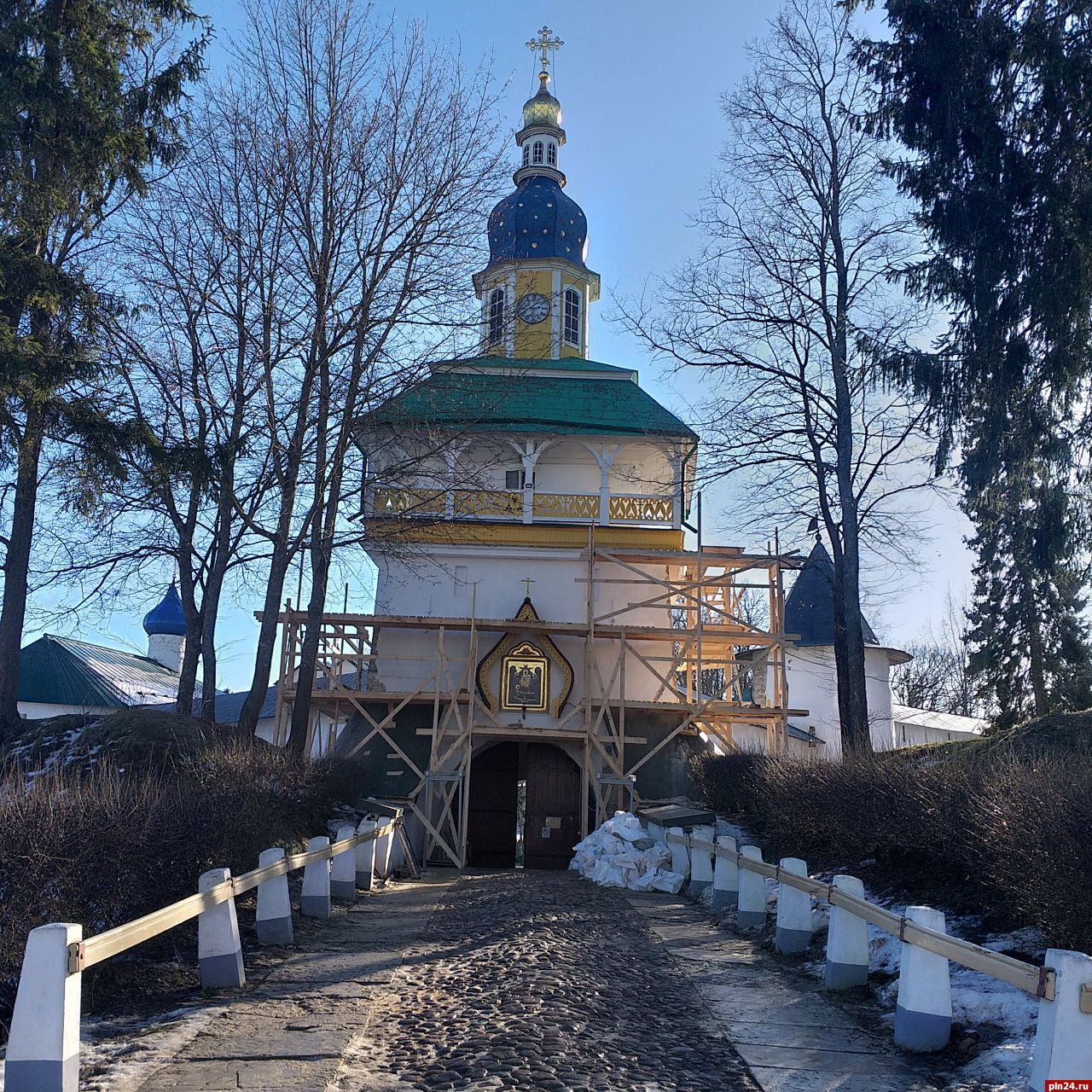 Петровскую башню начинают реставрировать в Псково-Печерском монастыре :  Псковская Лента Новостей / ПЛН