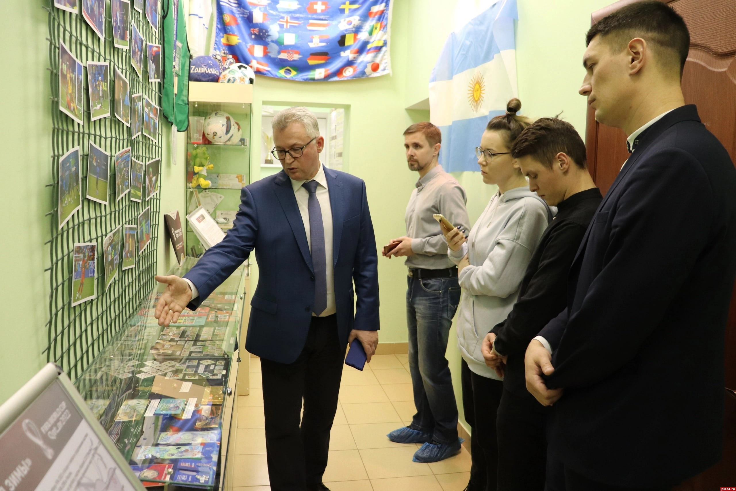 В Великих Луках открылась выставка «ЧМ во время зимы» : Псковская Лента  Новостей / ПЛН