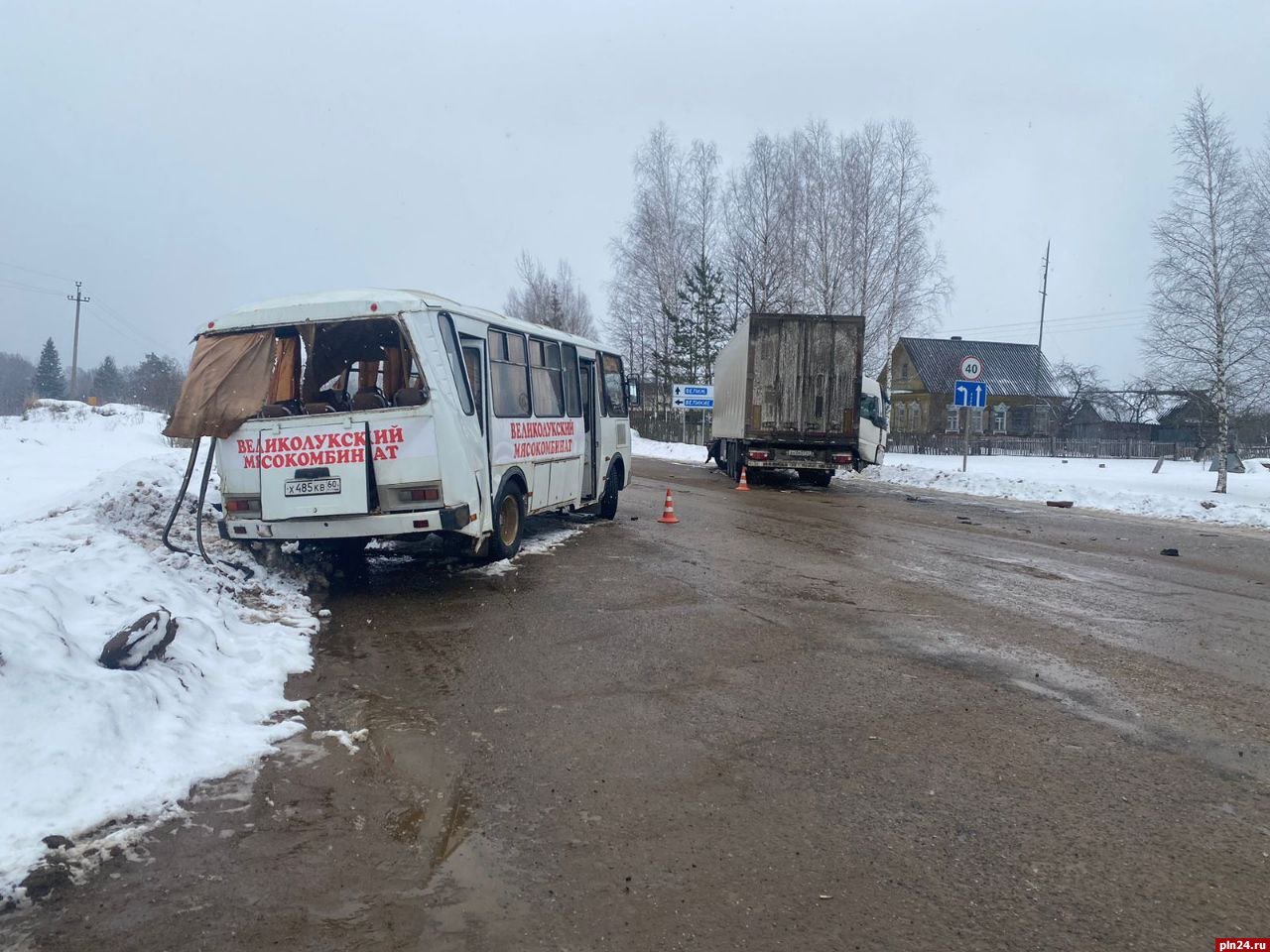 Уголовное дело возбудили по факту смертельного ДТП с фурой и автобусом Великолукского  мясокомбината : Псковская Лента Новостей / ПЛН