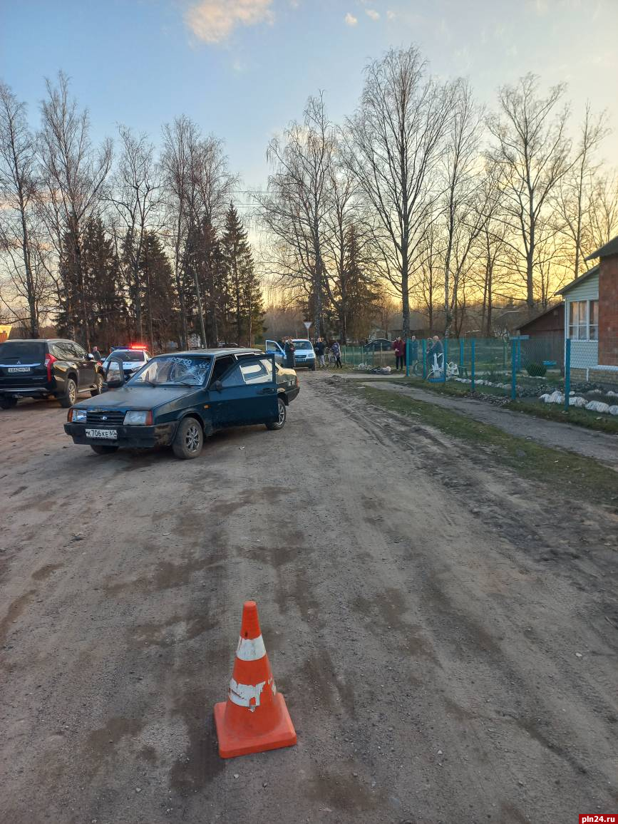 Водитель без прав сбил велосипедистку в красногородской деревне. ФОТО :  Псковская Лента Новостей / ПЛН