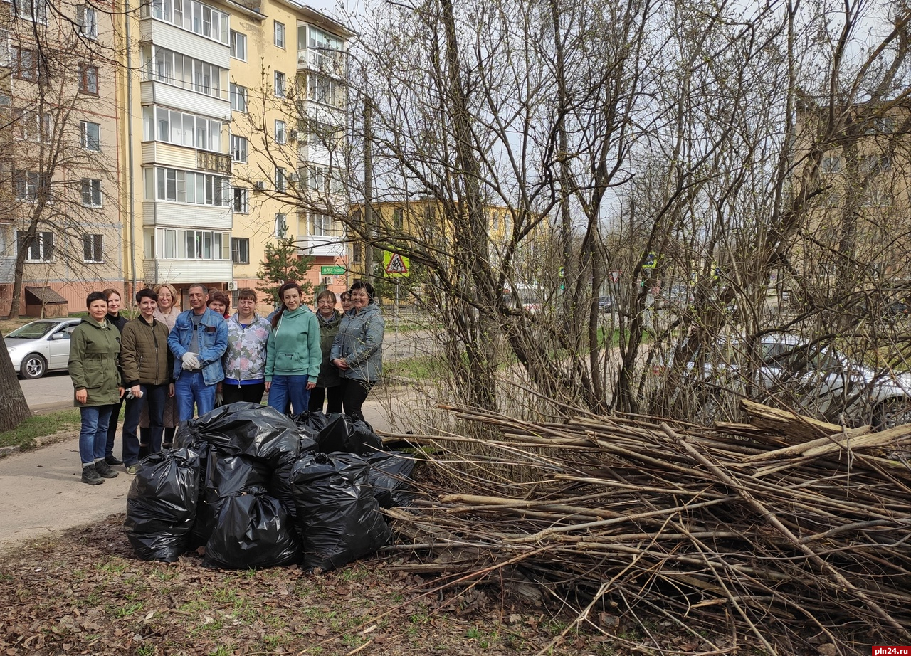 Весенние субботники проходят в Великих Луках : Псковская Лента Новостей /  ПЛН