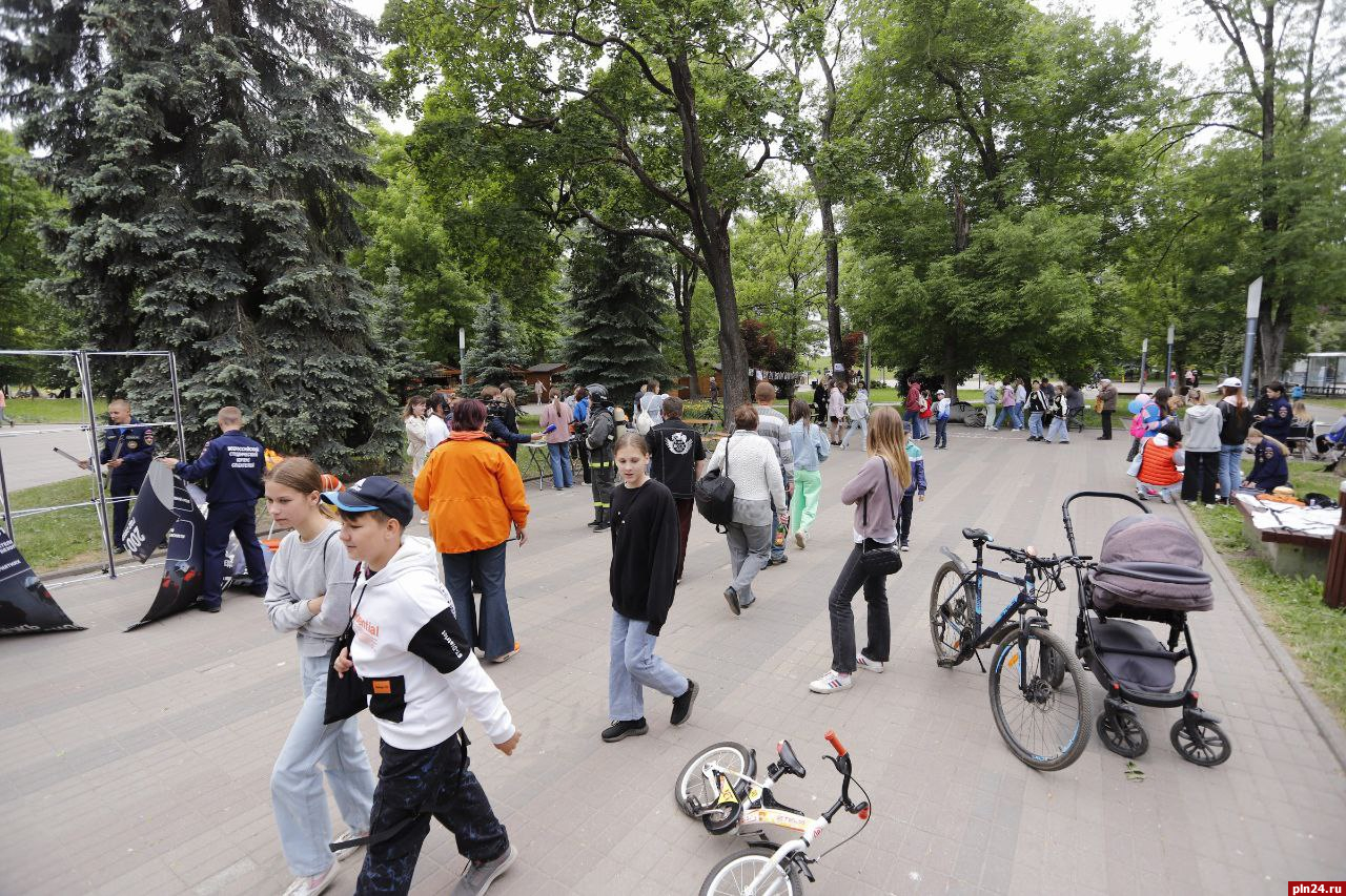 Фестиваль первых» организовали в Детском парке в Пскове. ФОТО : Псковская  Лента Новостей / ПЛН