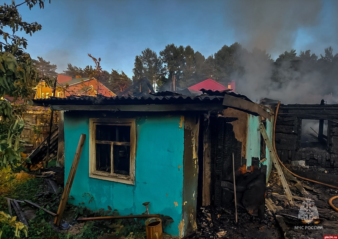 Опубликованы фотографии с места пожара в жилом доме в Пскове : Псковская  Лента Новостей / ПЛН