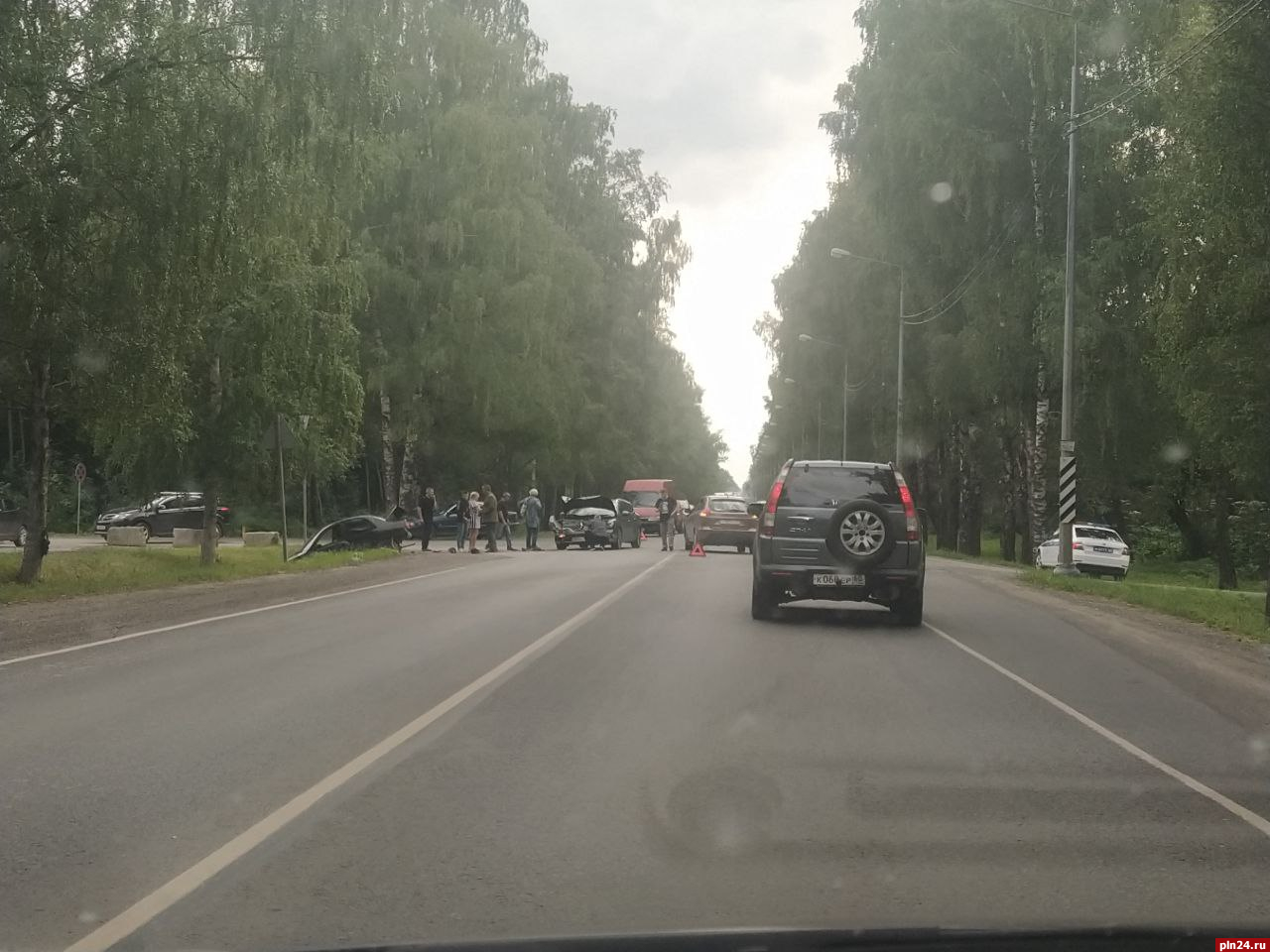 Тройное ДТП в псковской Уграде затрудняет въезд в город : Псковская Лента  Новостей / ПЛН