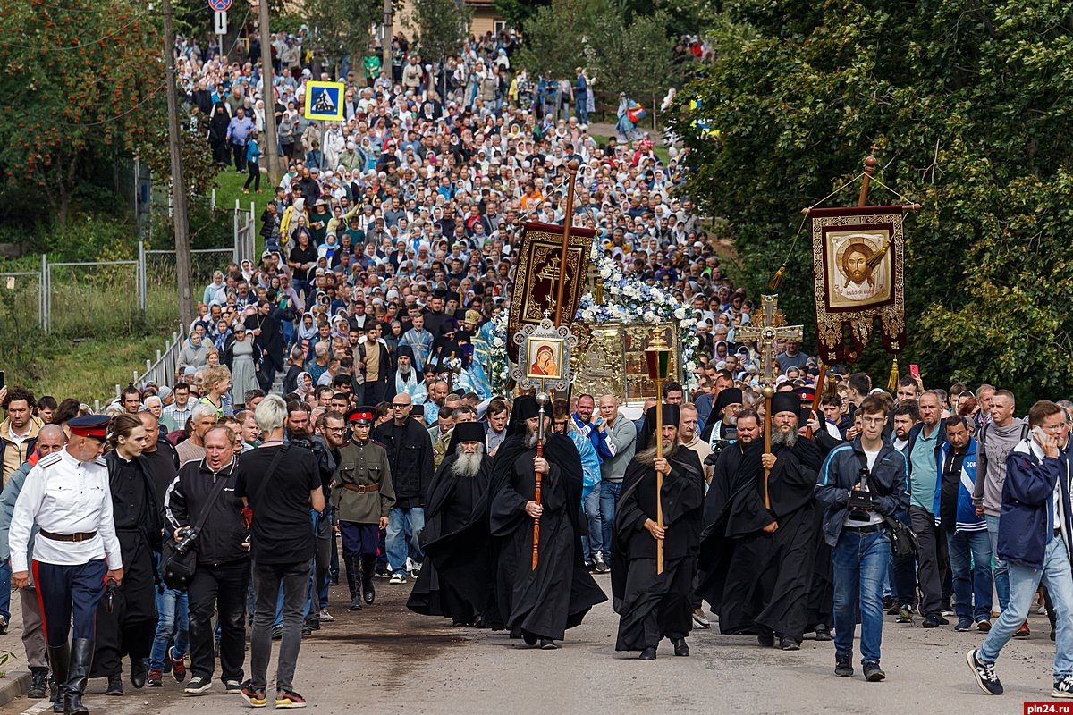 ПЛН-ТВ: Празднование 550-летия Псково-Печерского монастыря и дня Успения  Божией Матери : Псковская Лента Новостей / ПЛН