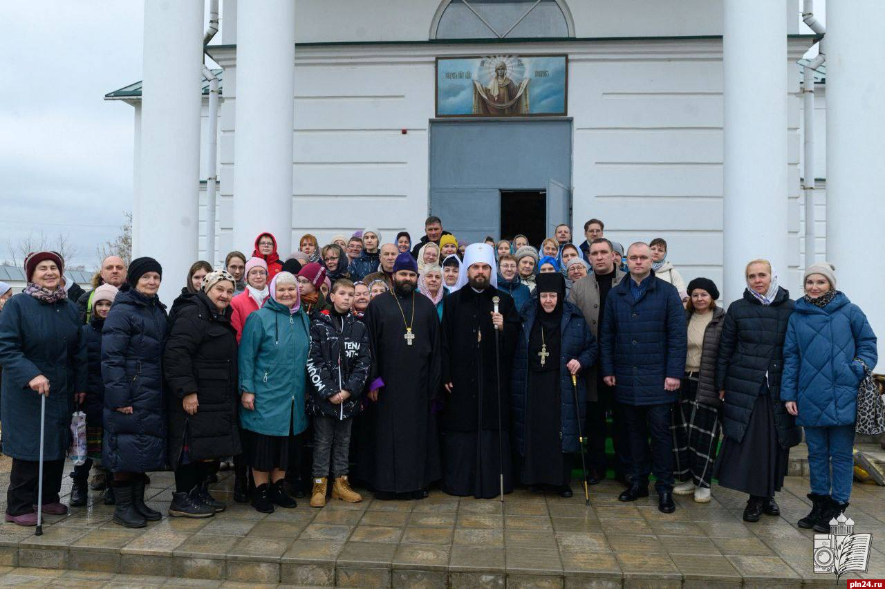 Митрополит Арсений совершил божественную литургию в Спасо-Казанском  монастыре Острова : Псковская Лента Новостей / ПЛН