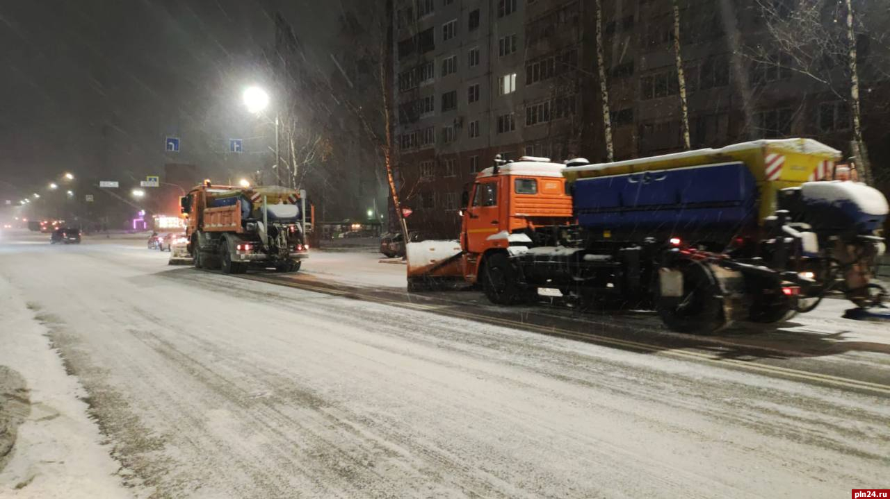 Обстановка на дорогах осложнилась в Псковской области из-за снегопада :  Псковская Лента Новостей / ПЛН