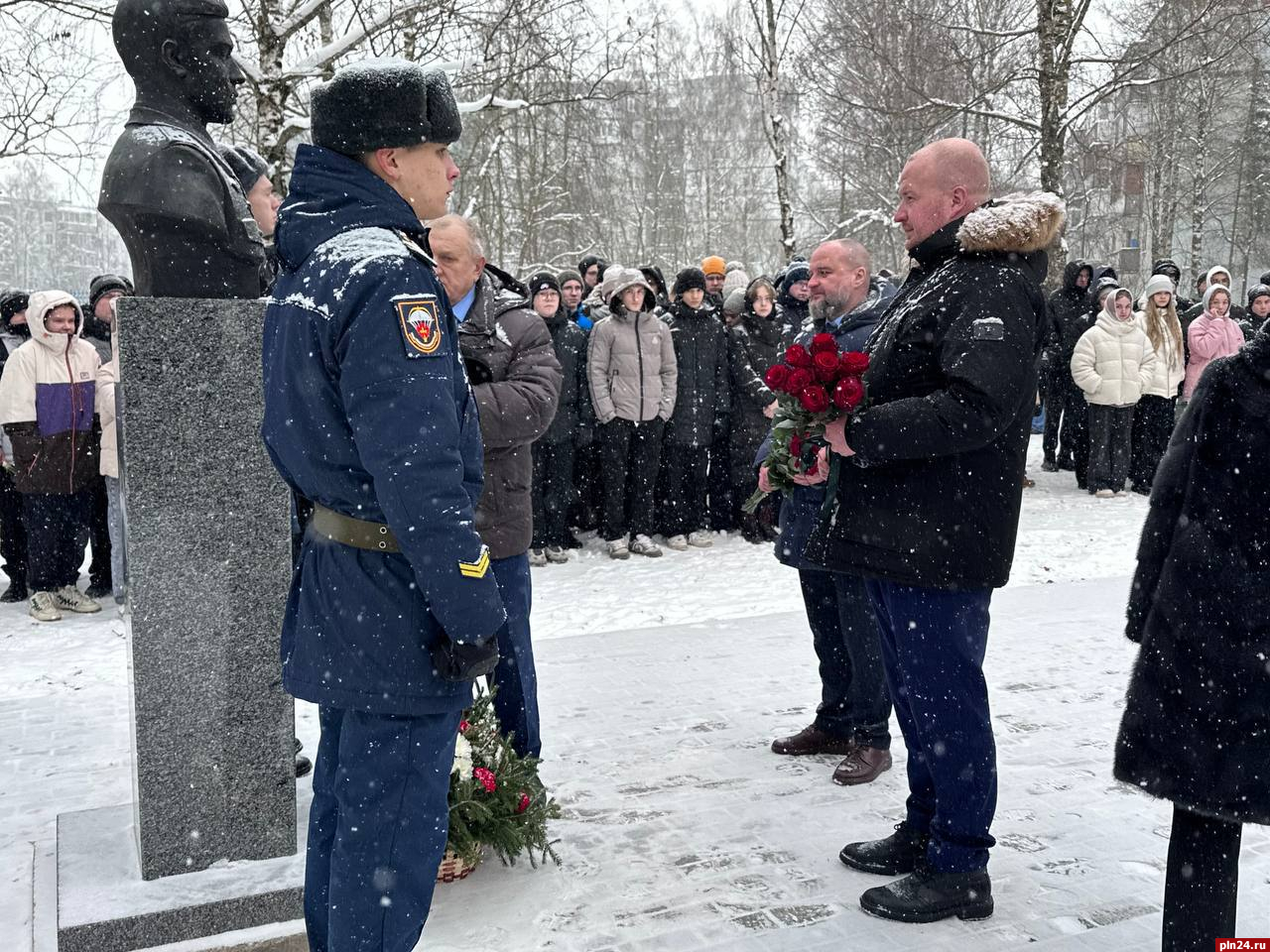 Бюст Герою России Сергею Самойлову установили в Пскове : Псковская Лента  Новостей / ПЛН