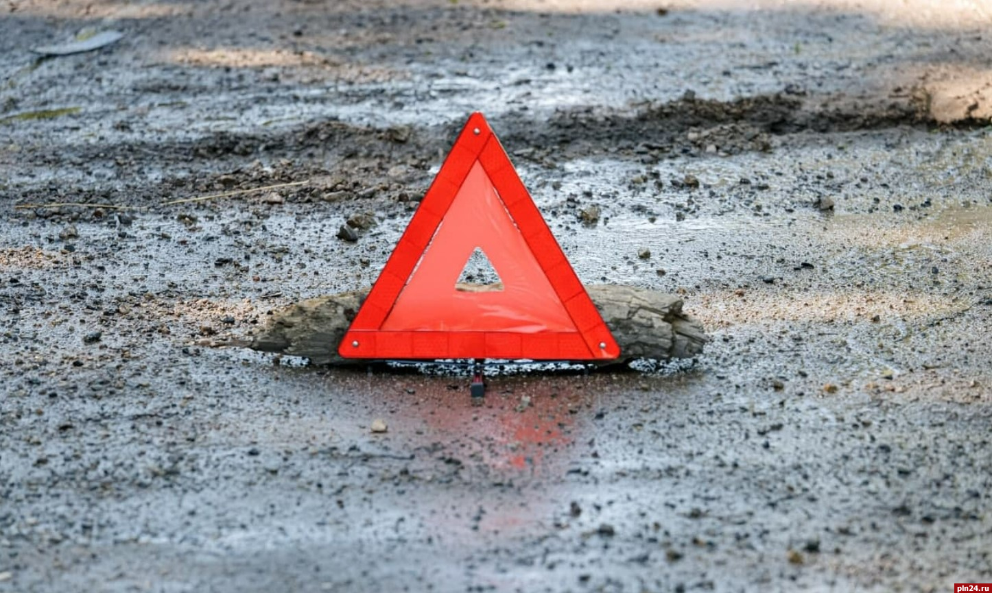 Автомобиль вылетел на встречку в Невельском районе и врезался в фуру,  водитель погиб : Псковская Лента Новостей / ПЛН