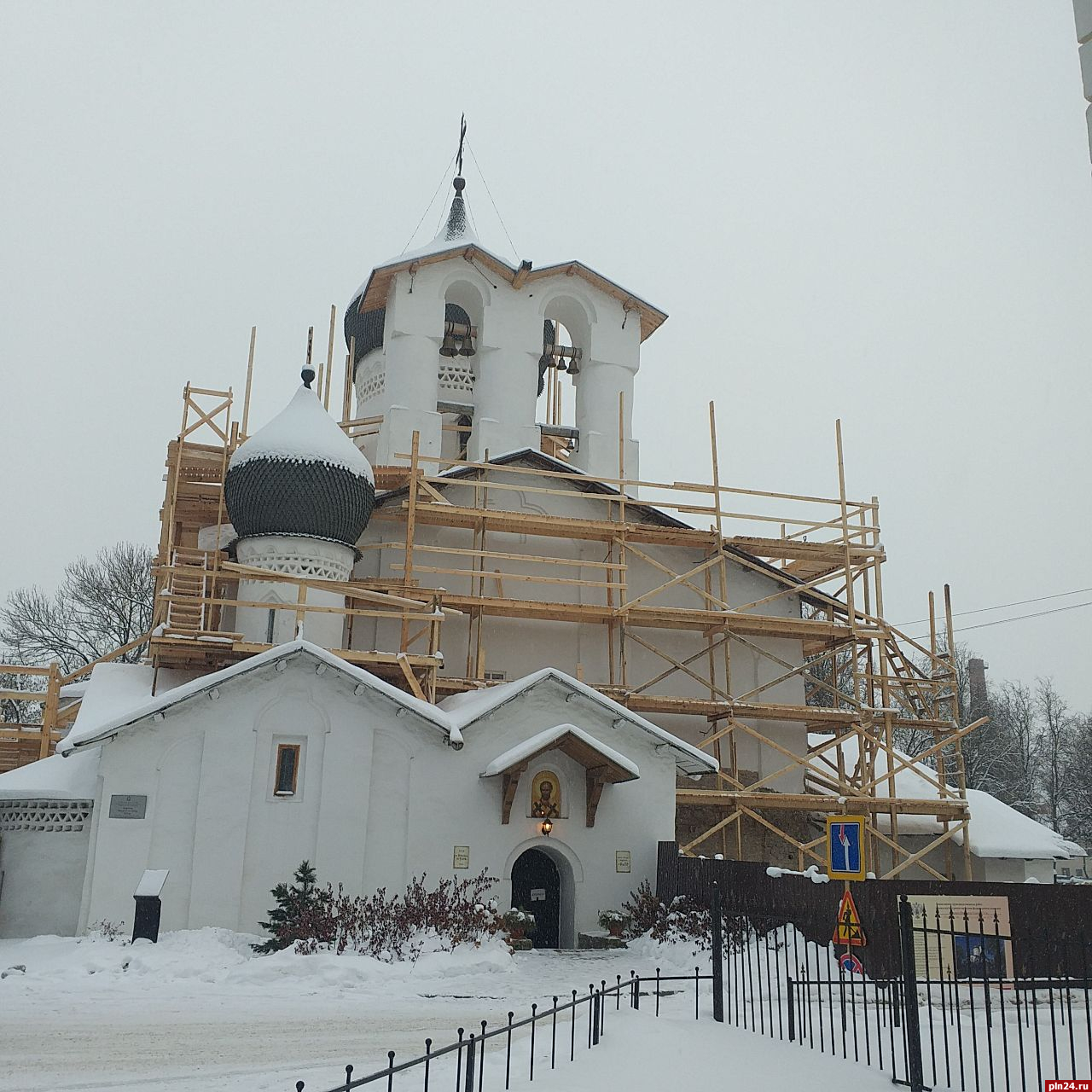 Несколько погребений изучили археологи у церкви Николы со Усохи в Пскове :  Псковская Лента Новостей / ПЛН