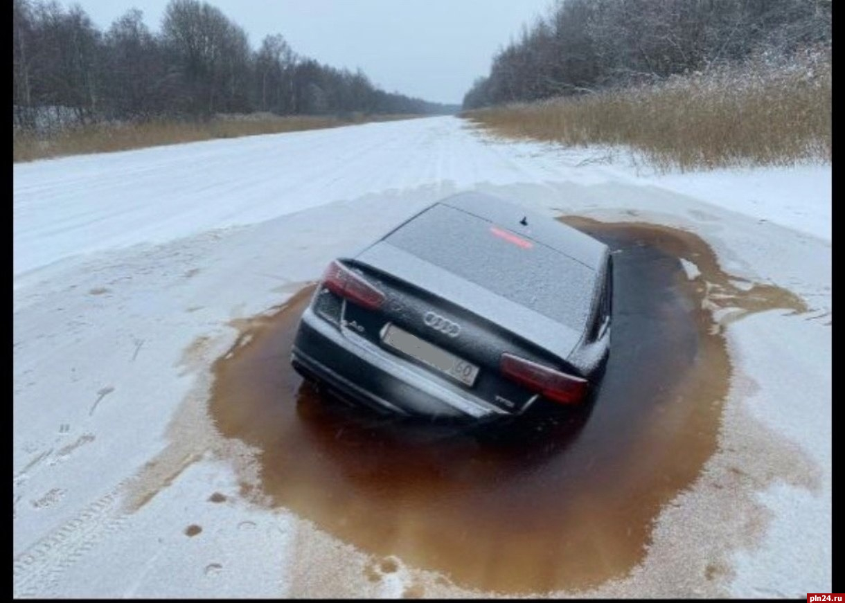 Автомобиль с псковскими номерами ушел под лёд в Ленинградской области :  Псковская Лента Новостей / ПЛН