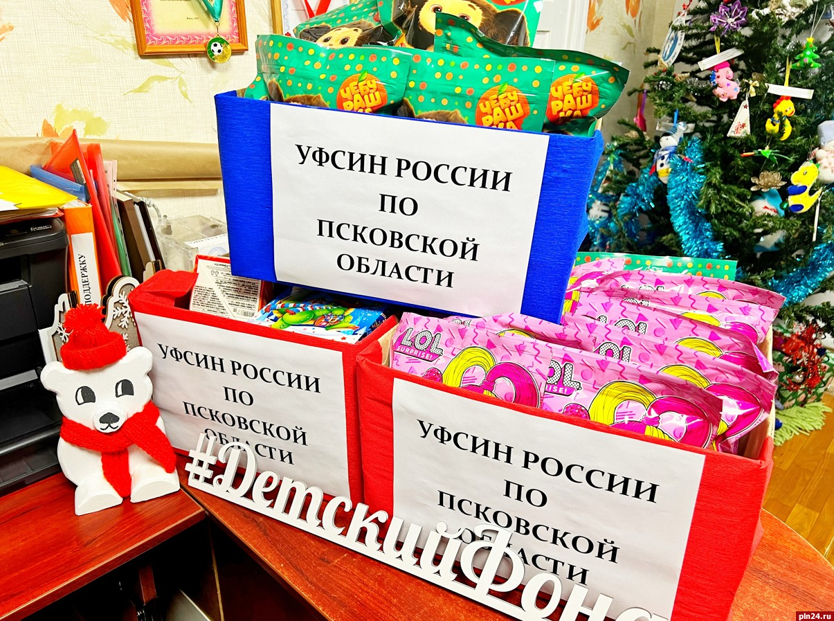 Единороссы вручили подарки детям в рамках акции 