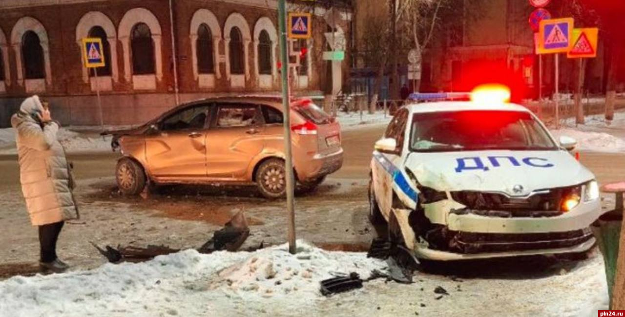 Автомобиль ГИБДД попал в ДТП в Великих Луках : Псковская Лента Новостей /  ПЛН