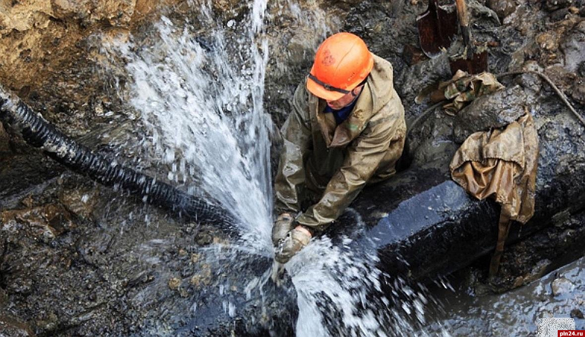 Большую работу по замене водопровода проводят в Печорах : Псковская Лента  Новостей / ПЛН