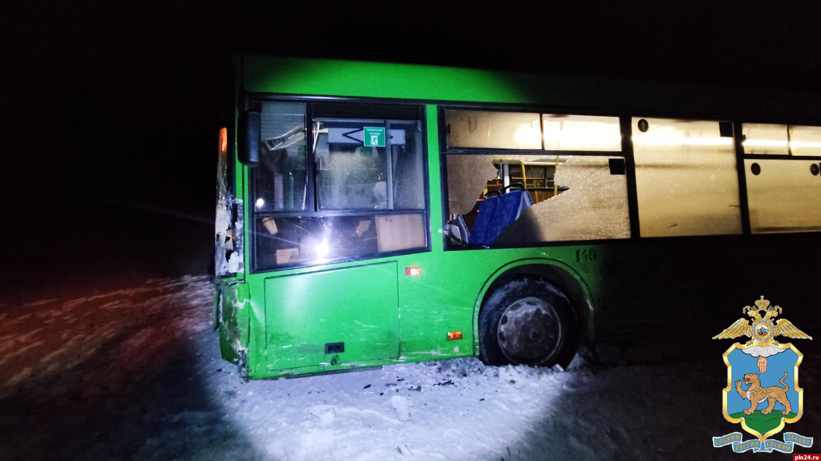 Водитель ВАЗ-2114 погиб в столкновении с автобусом в Палкинском районе.  ФОТО : Псковская Лента Новостей / ПЛН