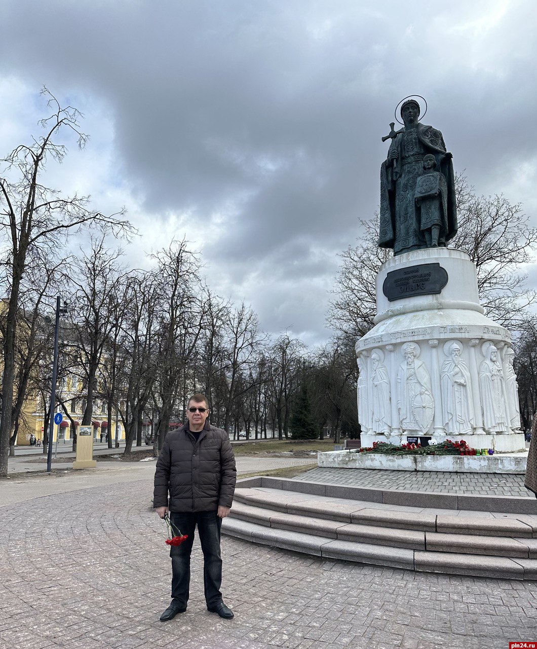 Мемориал в память о жертвах теракта в «Крокусе» организовали в Пскове :  Псковская Лента Новостей / ПЛН