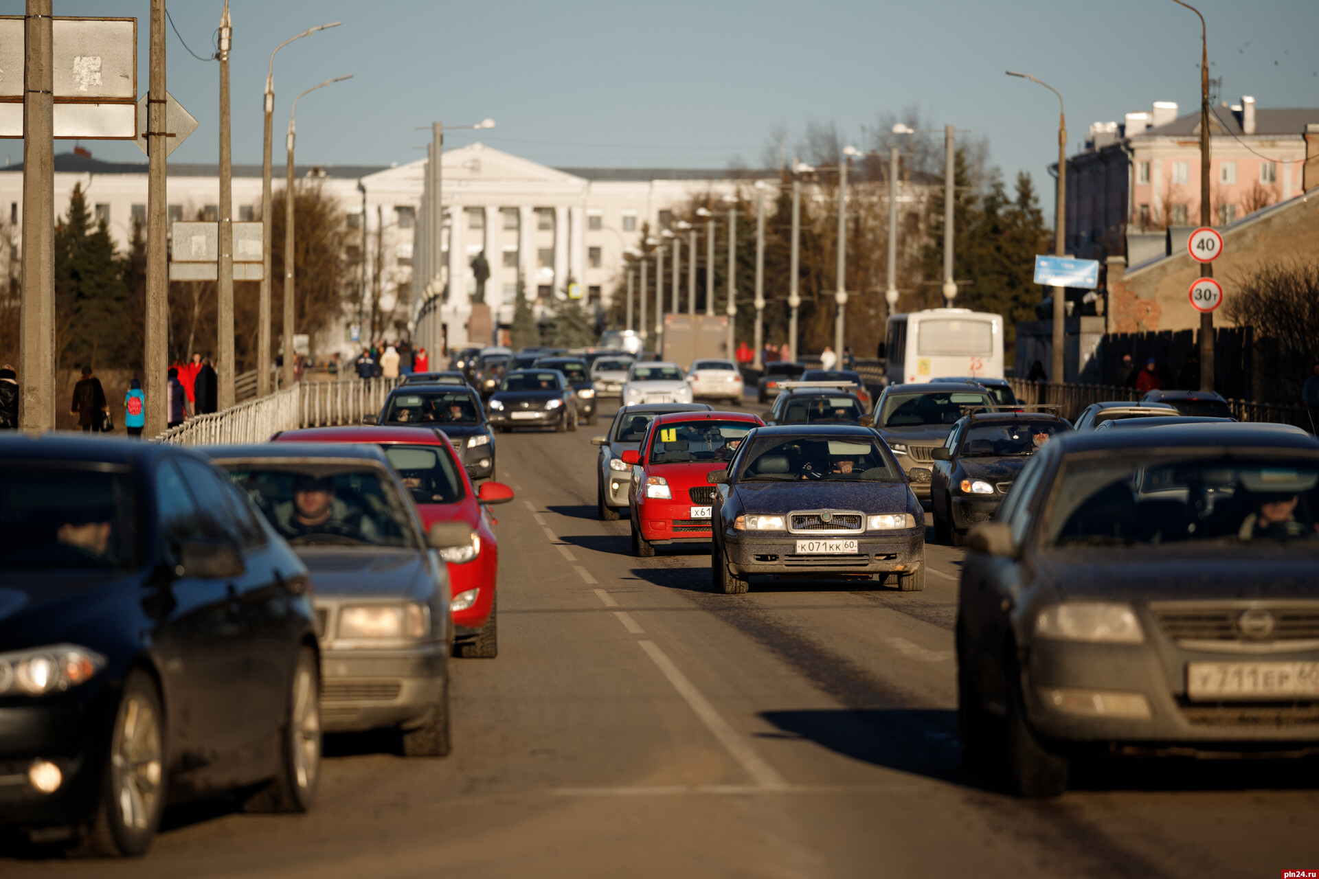 Зарубежные права на управление автомобилем в РФ будут действовать год :  Псковская Лента Новостей / ПЛН