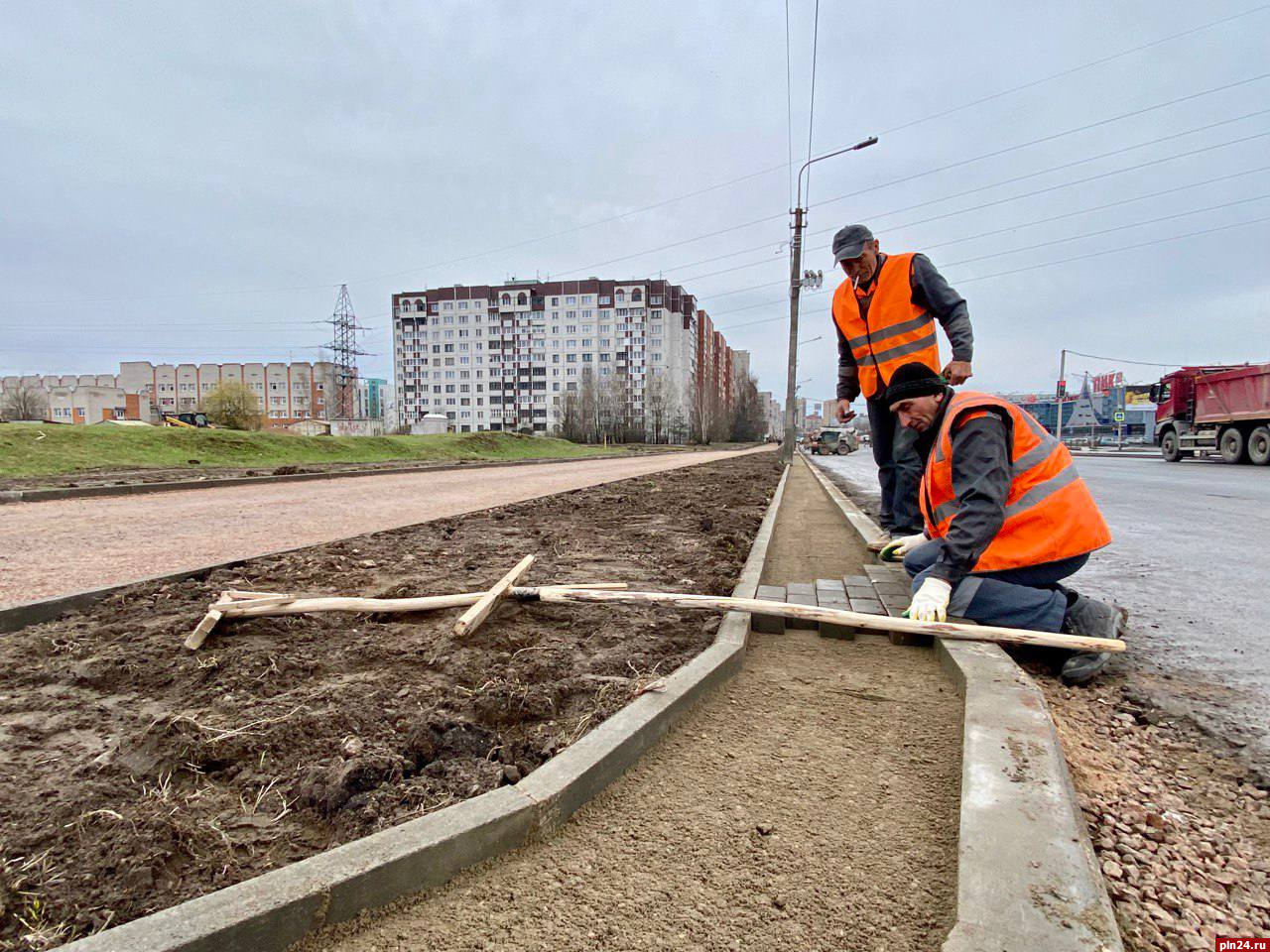 Срезку старого асфальта начали на улице Юбилейной в Пскове : Псковская  Лента Новостей / ПЛН