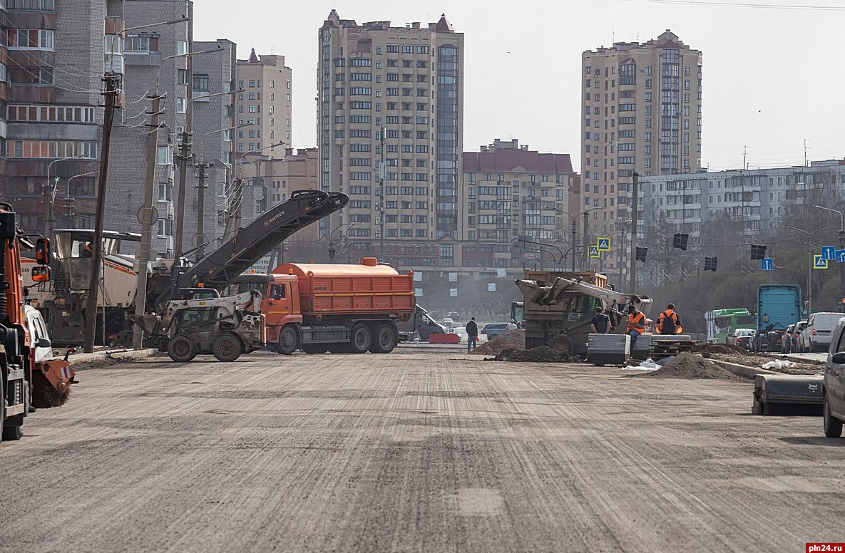 Сезон ремонтных работ стартовал на дорогах Пскова. ФОТОРЕПОРТАЖ : Псковская  Лента Новостей / ПЛН