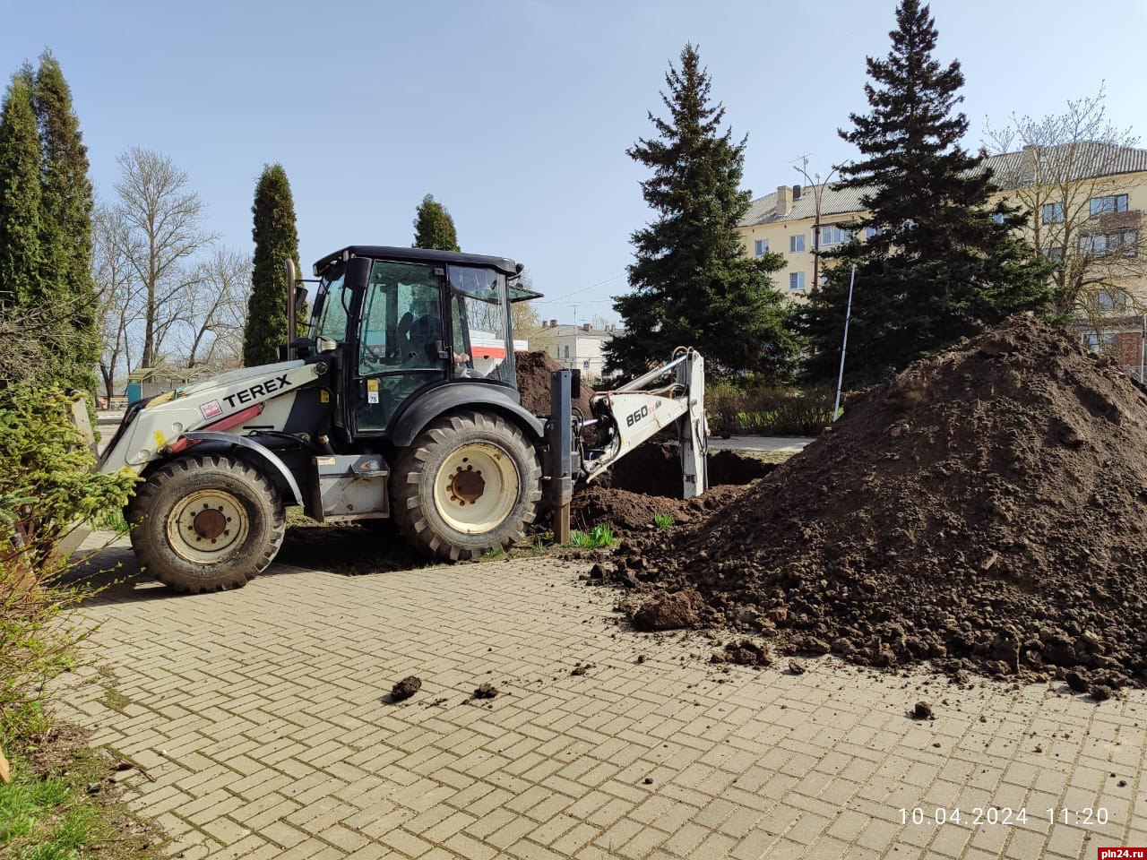 Подрядчик из Калининграда приступил к установке фонтана в Невеле :  Псковская Лента Новостей / ПЛН