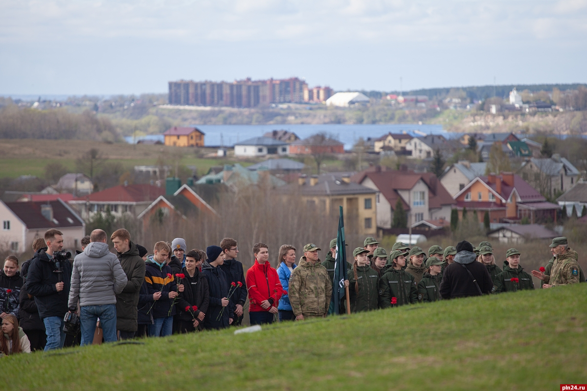 Митинг на горе Соколихе в День воинской славы. ФОТОРЕПОРТАЖ : Псковская  Лента Новостей / ПЛН