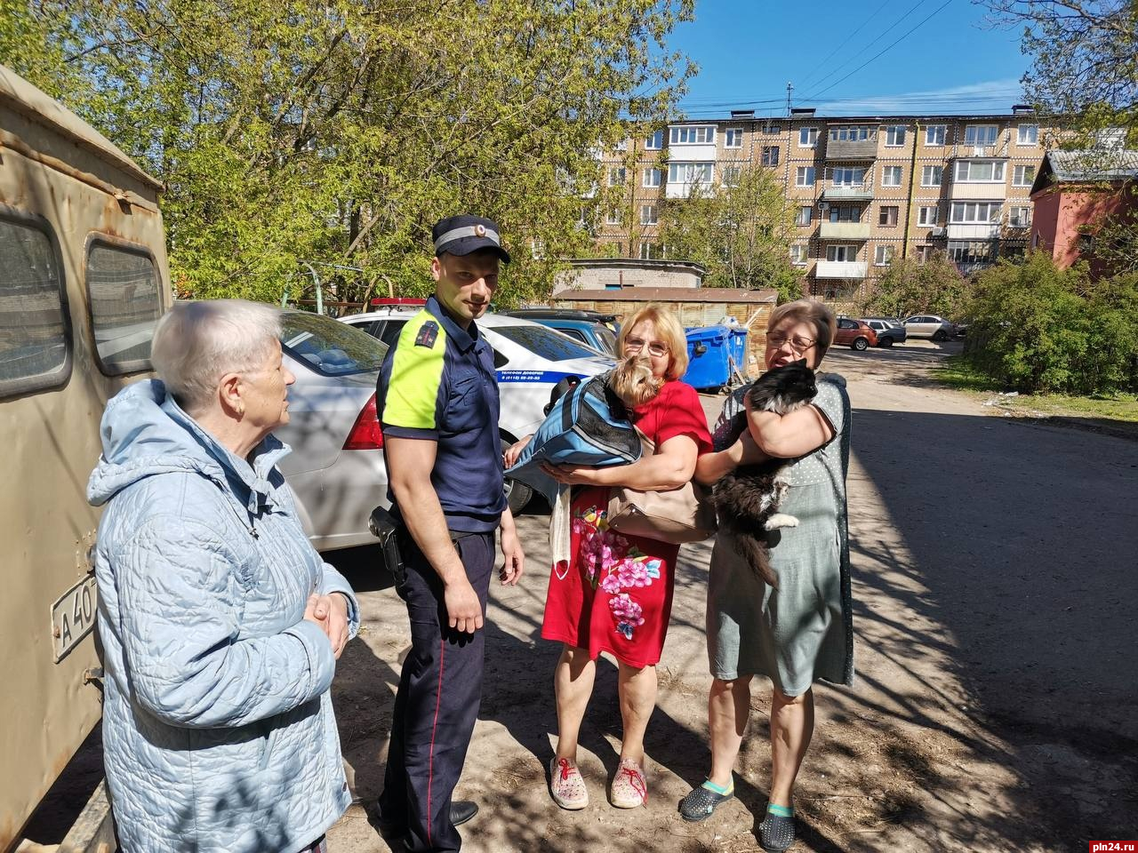 Полицейские помогли эвакуировать жильцов при пожаре в псковской многоэтажке  : Псковская Лента Новостей / ПЛН