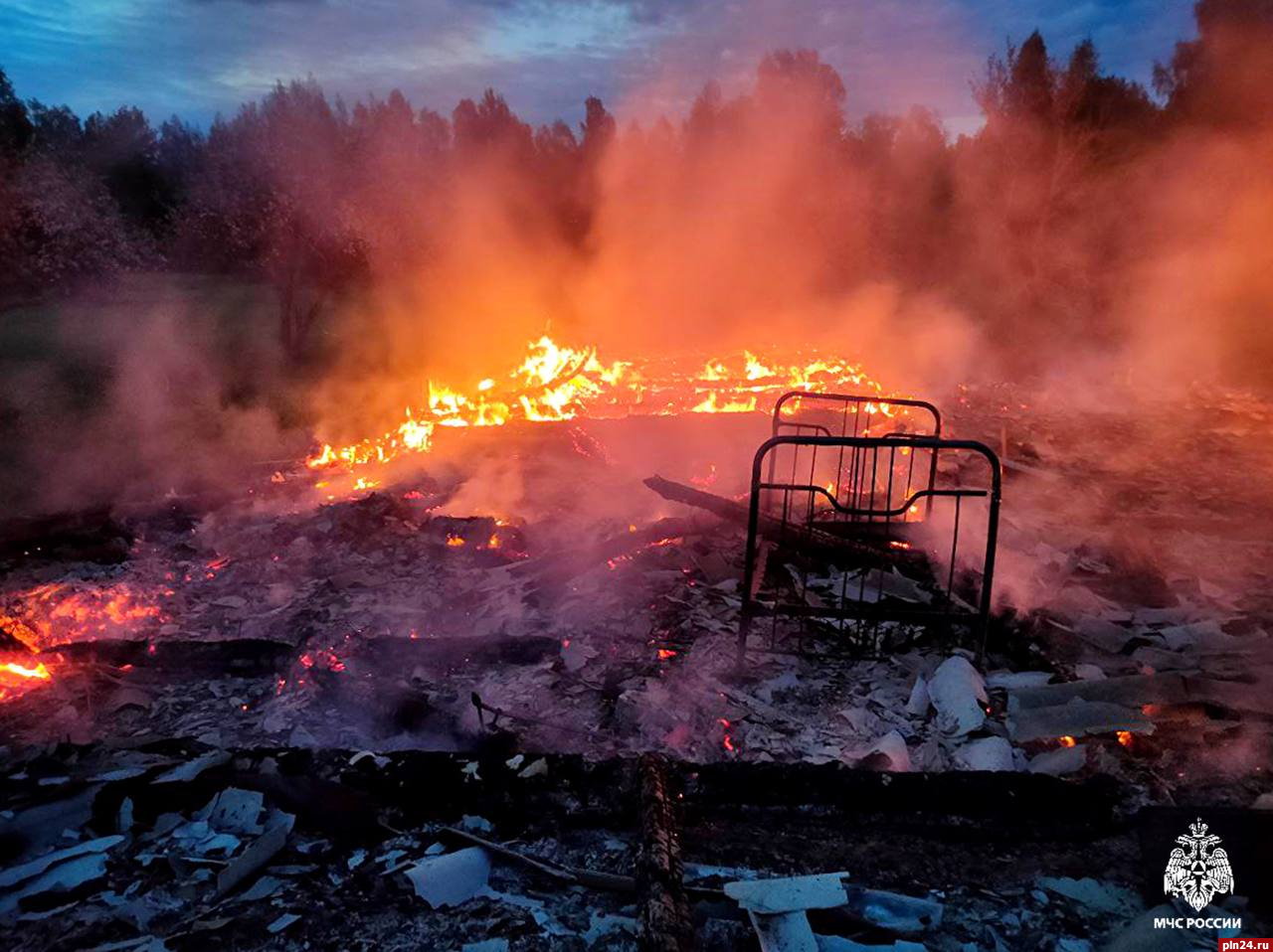 Жилые дома сгорели ночью в Кунье и Красногородском округе : Псковская Лента  Новостей / ПЛН