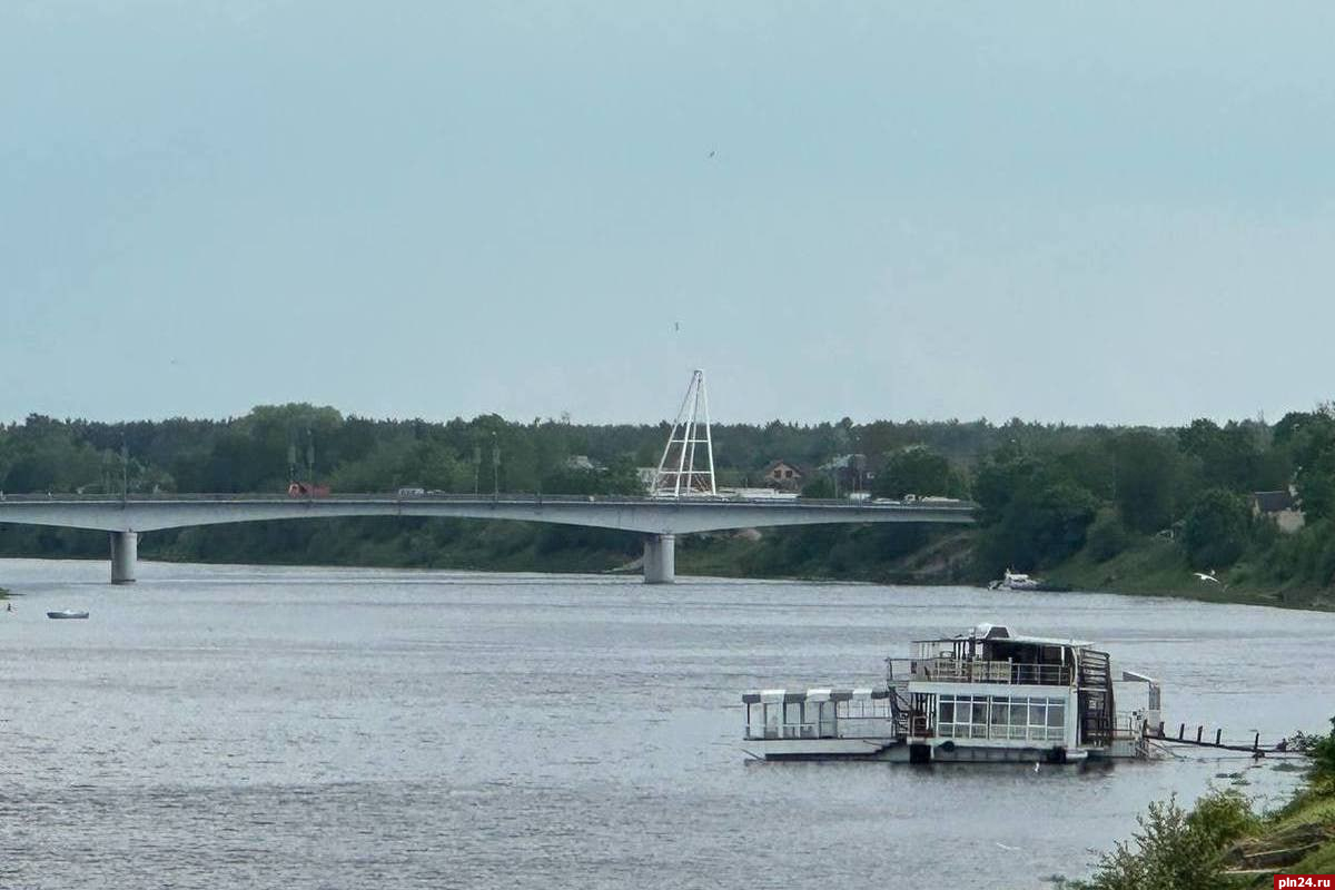 Новое колесо обозрения начали собирать в Пскове : Псковская Лента Новостей  / ПЛН