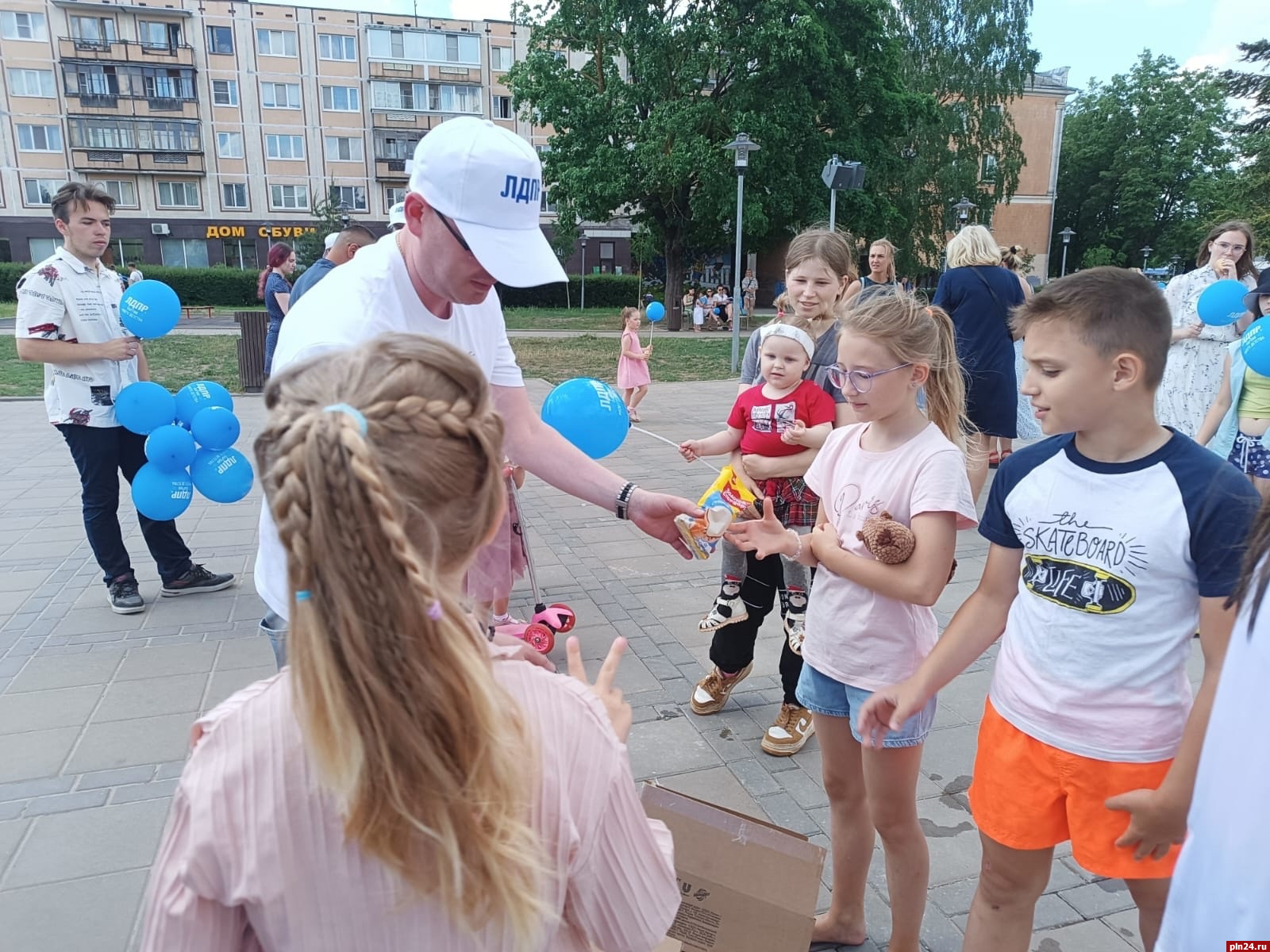 Как псковские ВИПы поздравляли детей в соцсетях : Псковская Лента Новостей  / ПЛН