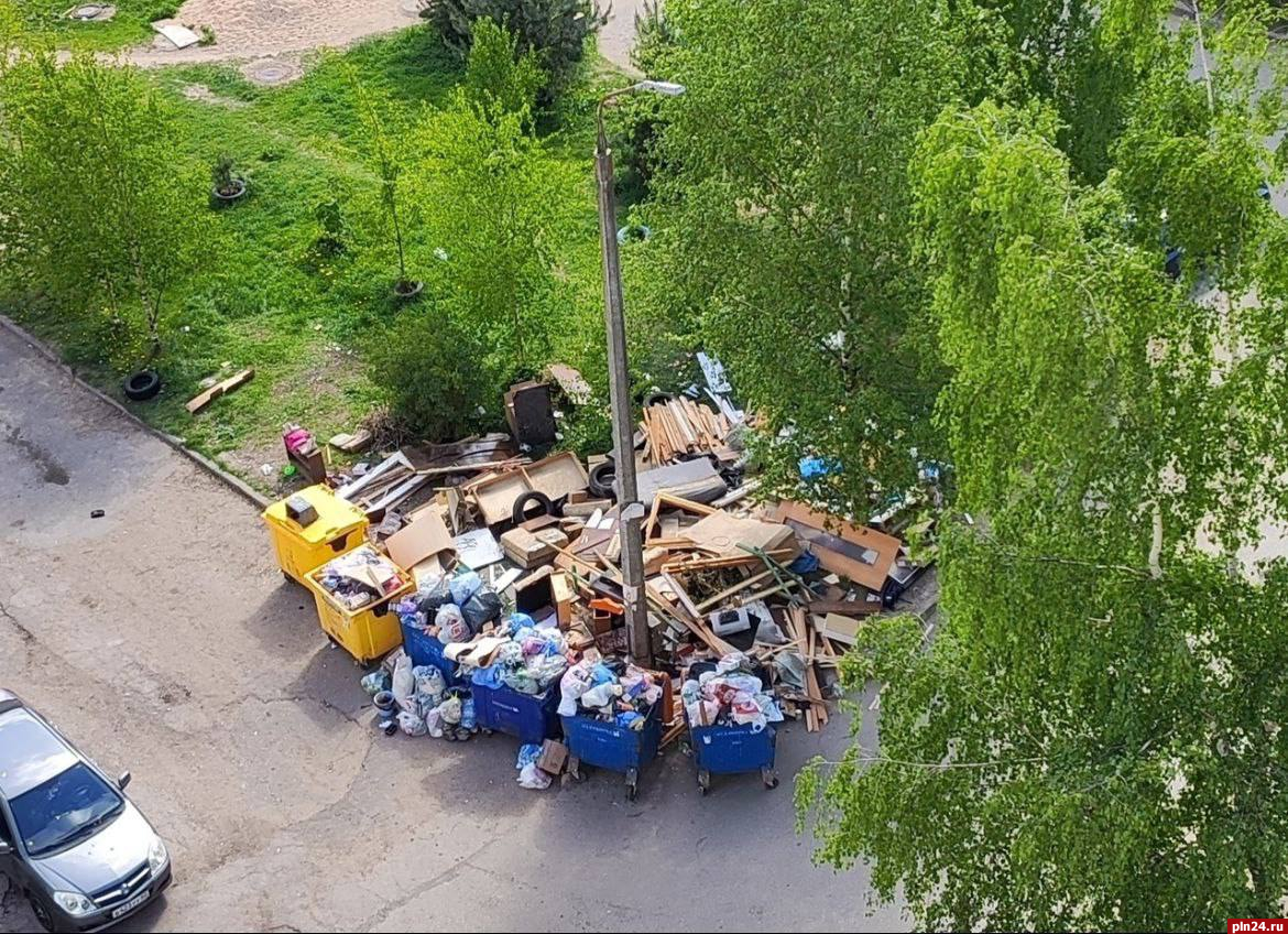 В Пскове ввели режим повышенной готовности из-за мусорного коллапса :  Псковская Лента Новостей / ПЛН