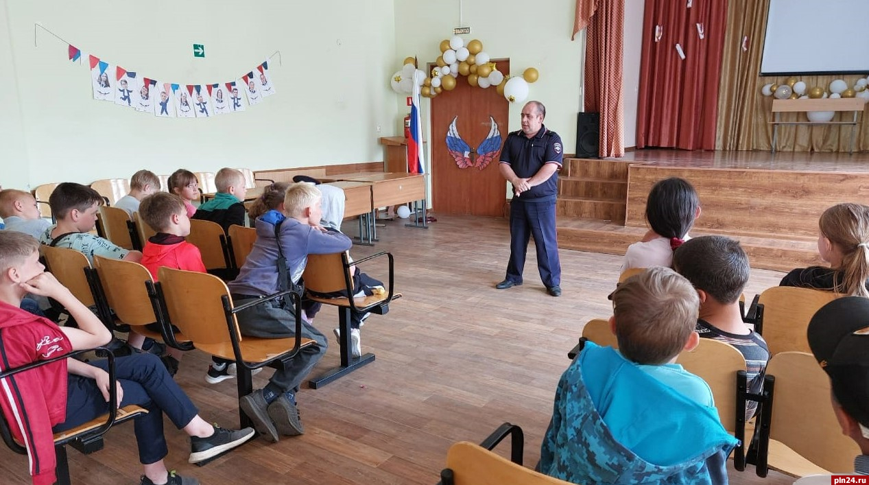 Середкинским школьникам напомнили правила поведения на дорогах : Псковская  Лента Новостей / ПЛН