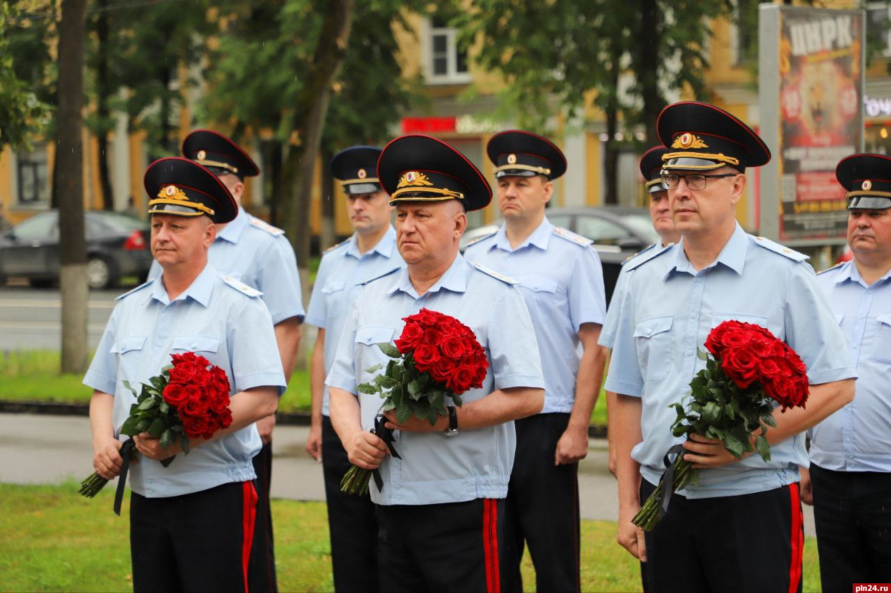 Внезапные проверки несения службы провел в Псковской области замглавы МВД  России : Псковская Лента Новостей / ПЛН