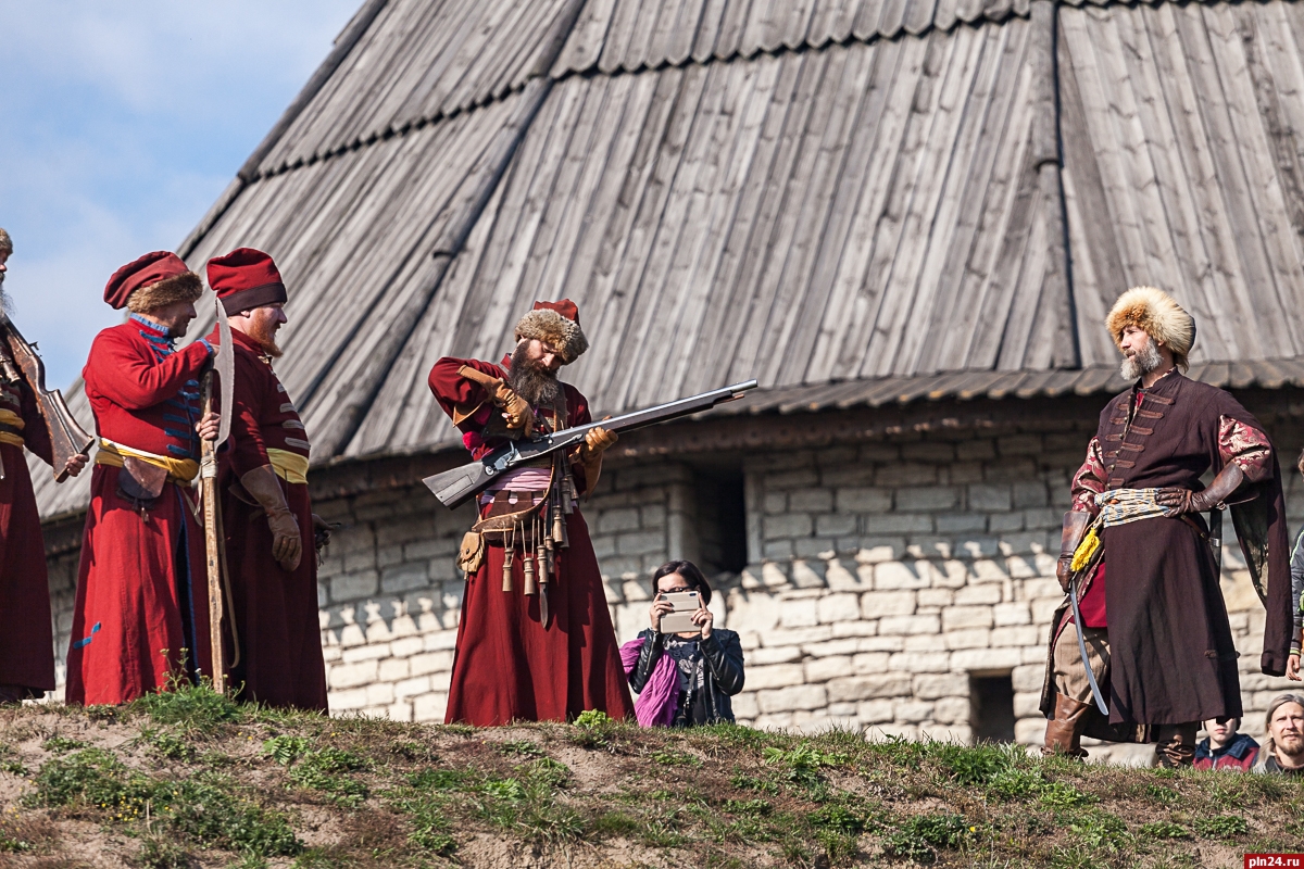 Исторический пройти. Шуйский Псков. Псковский Стрелец. Дом Стрелец. Дом стрельца Псков.