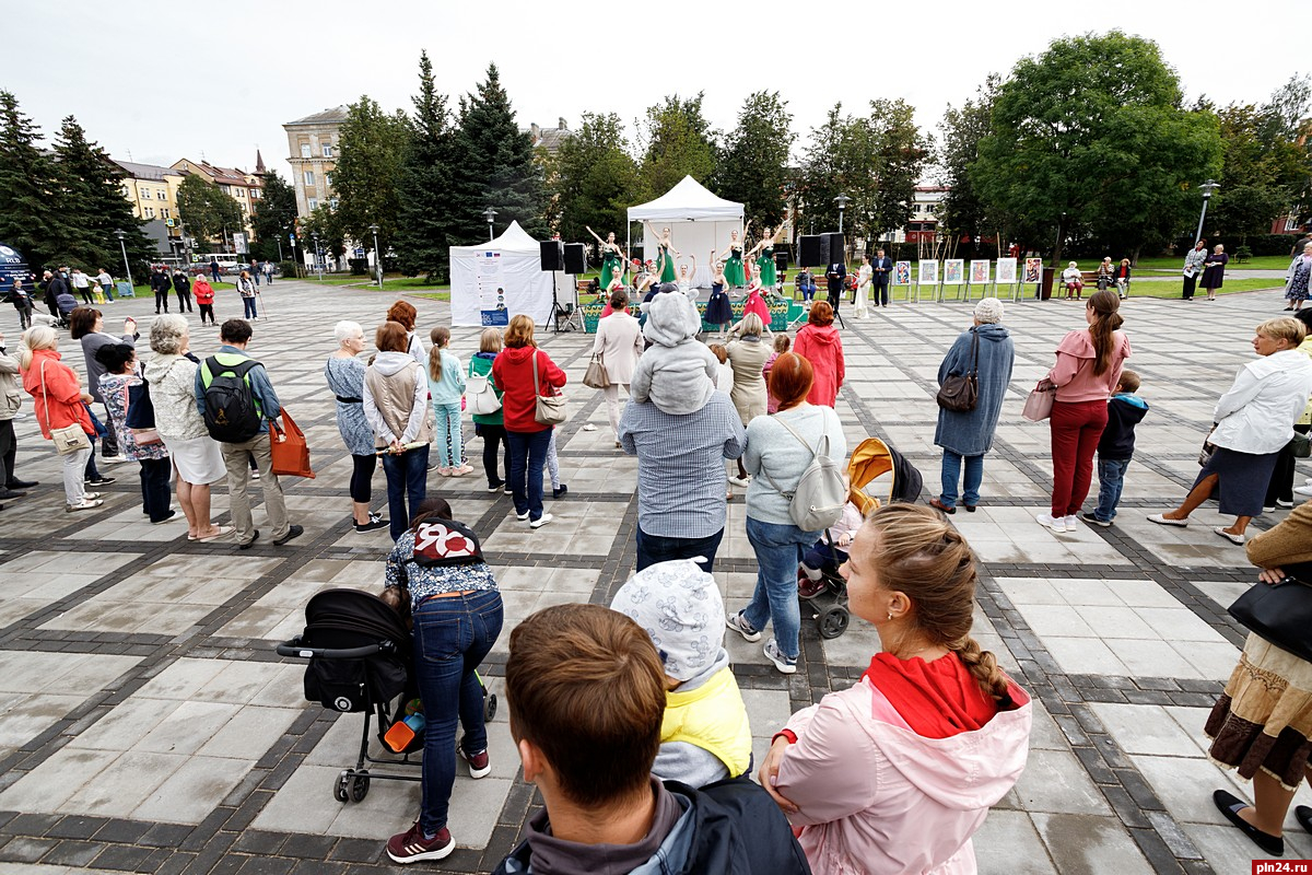 Открытие сквера. Открытие сквера в Таганроге. Открытие сквера в Перевозе. Открытие сквера в Карелии. Прямая трансляция в Талице открытие сквера.