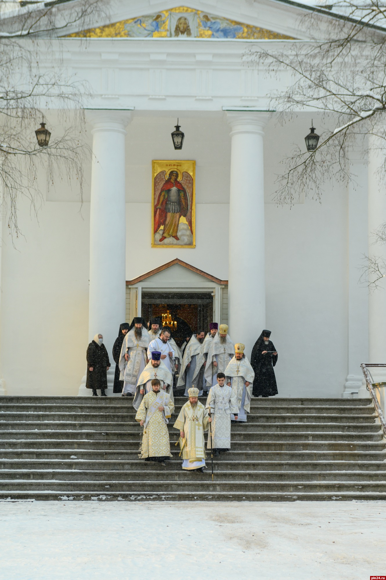 михайловский храм псково печерского монастыря