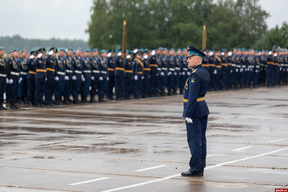 Войска пскова. Псков парад ВДВ 2021. Псков парад ВДВ 2021 76 дивизия. Парад Псков 2 августа. Плац 76 дивизия ВДВ Псков.