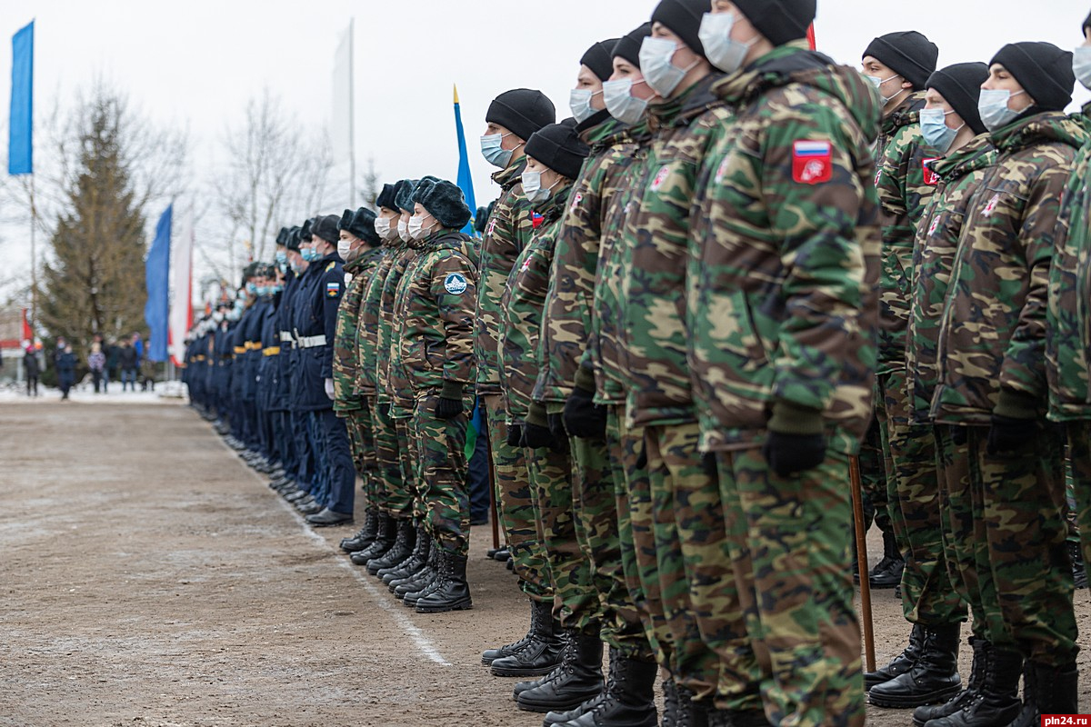 Войска пскова. Парад 23 февраля в Пскове. Сегодня парад к Дню защитнику Отечества. Парад в Пскове сегодня. Прохождение парада во Пскове сегодня на 23 февраля.