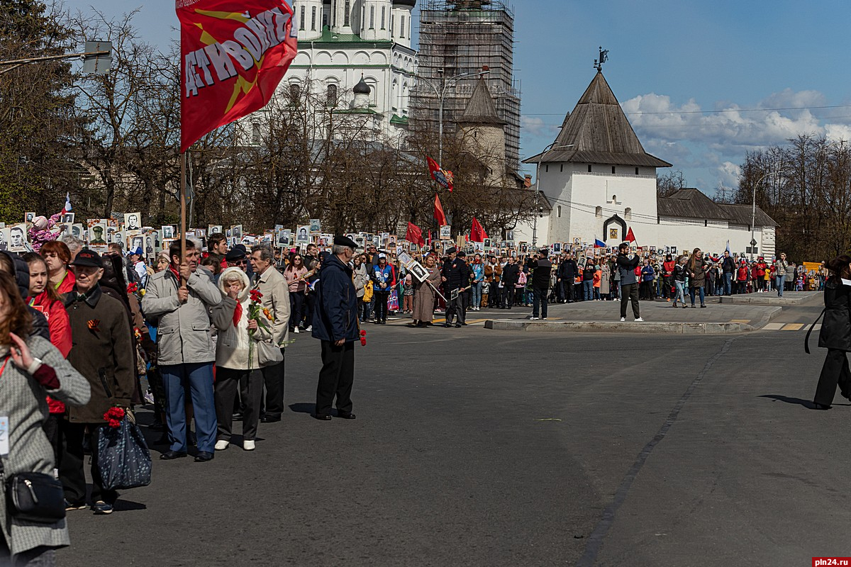 Бессмертный полк псков фото