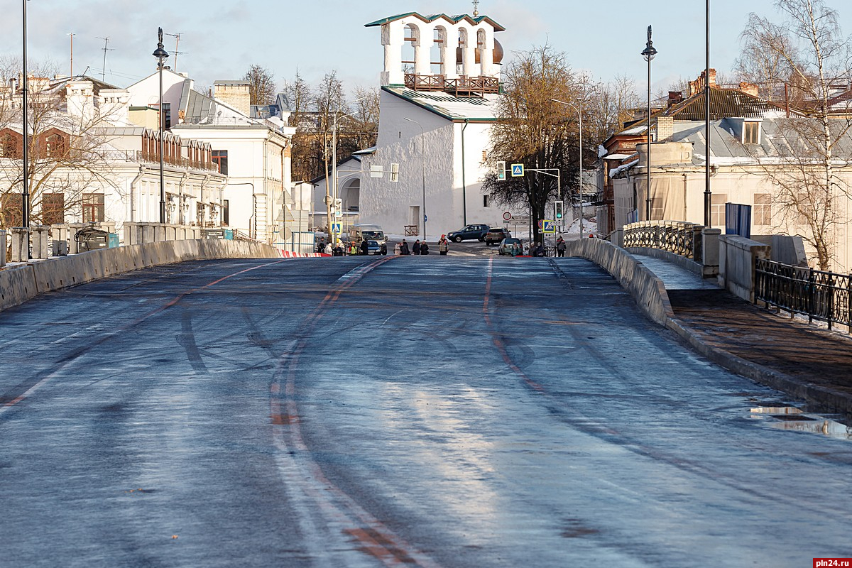 Троицкий мост в пскове фото