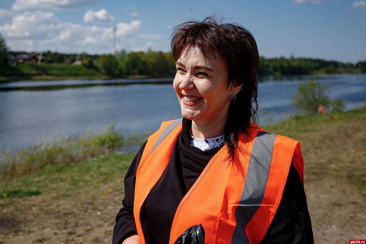 Мп пскова. Берег Псковы. Фотографии субботника. Городской Водоканал зона отчуждения. Распахивание берегов реки.