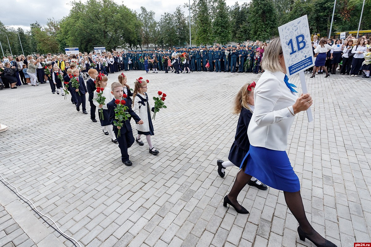 День знаний в псковской гимназии №29. ФОТОРЕПОРТАЖ : Псковская Лента  Новостей / ПЛН