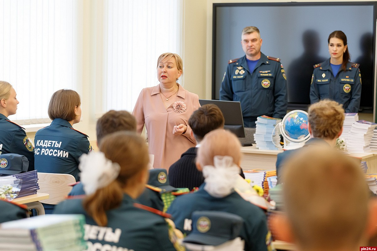 День знаний в псковской гимназии №29. ФОТОРЕПОРТАЖ : Псковская Лента  Новостей / ПЛН