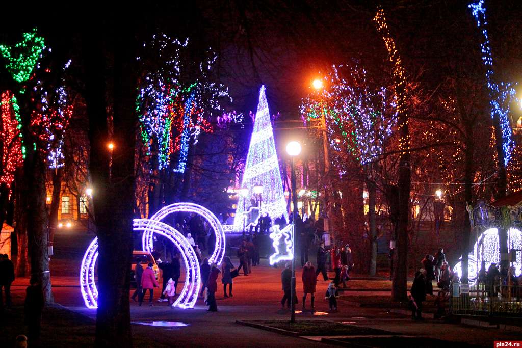 Новый год в ресторане. Новогодняя ночь псков ресторан. Кафе с новогодней программой. Новогодний корпоратив в ресторане. Новогодняя ночь псков ресторан.