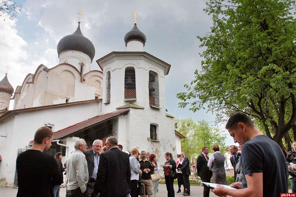 Ткачев храм Василия Великого на Горке. Церковь возле ЦУМА Псков. Церковь Василия на Горке сегодня.