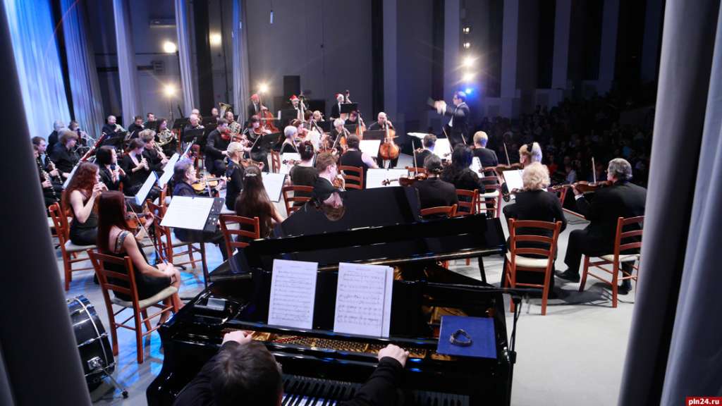 рапсодия в блюзовых тонах гершвин. гершвин рапсодия картина. рапсодия в стиле блюз фото. гершвин концерт для фортепиано с оркестром. гершвин на концерте.